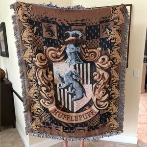 Harry Potter Woven Tapestry Throw Blanket, Hufflepuff Crest - 48 x 60 in